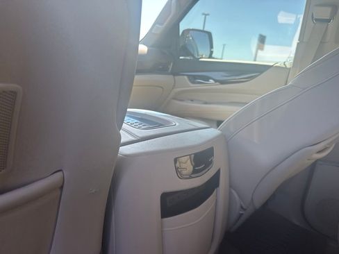 Used 2017 Cadillac Escalade Premium Luxury AWD/4WD image 12