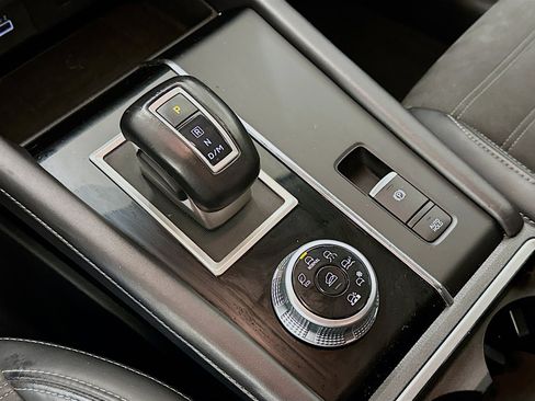 Used 2024 Mitsubishi Outlander SE image 25