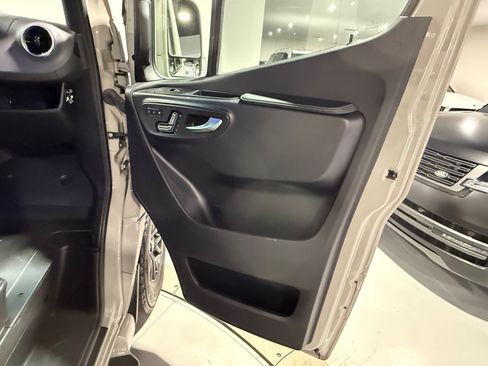 Used 2024 Mercedes-Benz Sprinter 2500 image 26