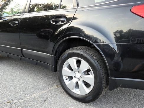 Used 2010 Subaru Outback 2.5i Limited AWD/4WD image 9
