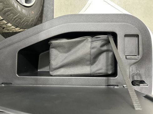 Used 2025 Rivian R1T Adventure image 32