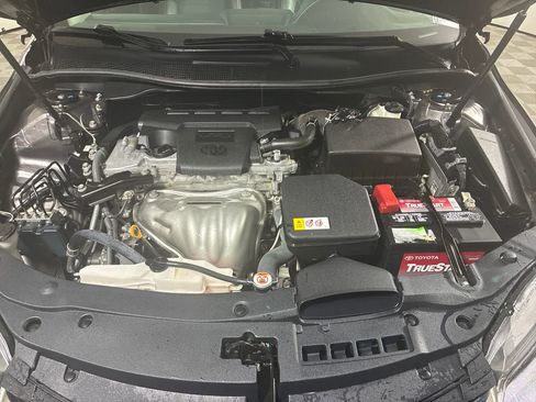 Used 2017 Toyota Camry SE image 6