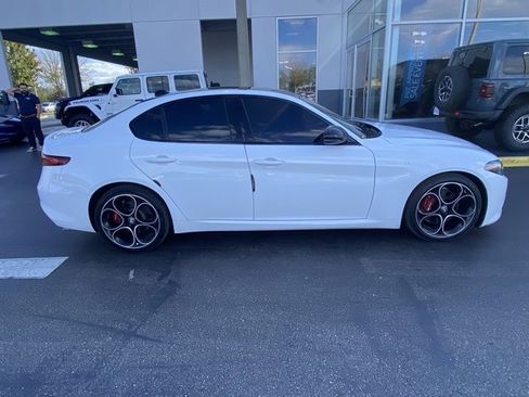 Used 2022 Alfa Romeo Giulia Veloce image 9
