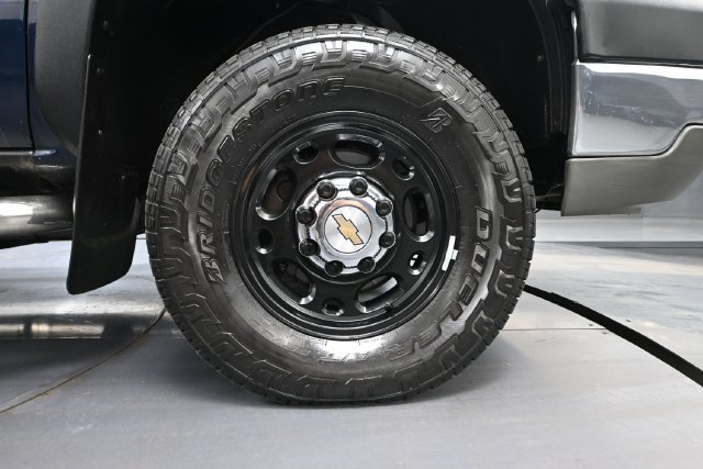 Used 2005 Chevrolet Silverado 2500 LS w/ Heavy-Duty Power Package AWD/4WD image 11
