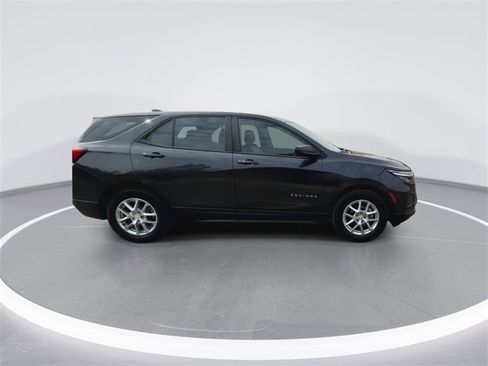 Used 2022 Chevrolet Equinox LS image 13