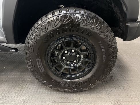 Used 2024 GMC Canyon AT4X w/ AT4X AEV Edition image 12