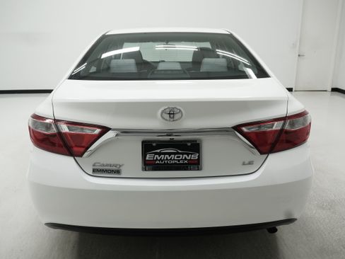 Used 2016 Toyota Camry LE FWD image 5