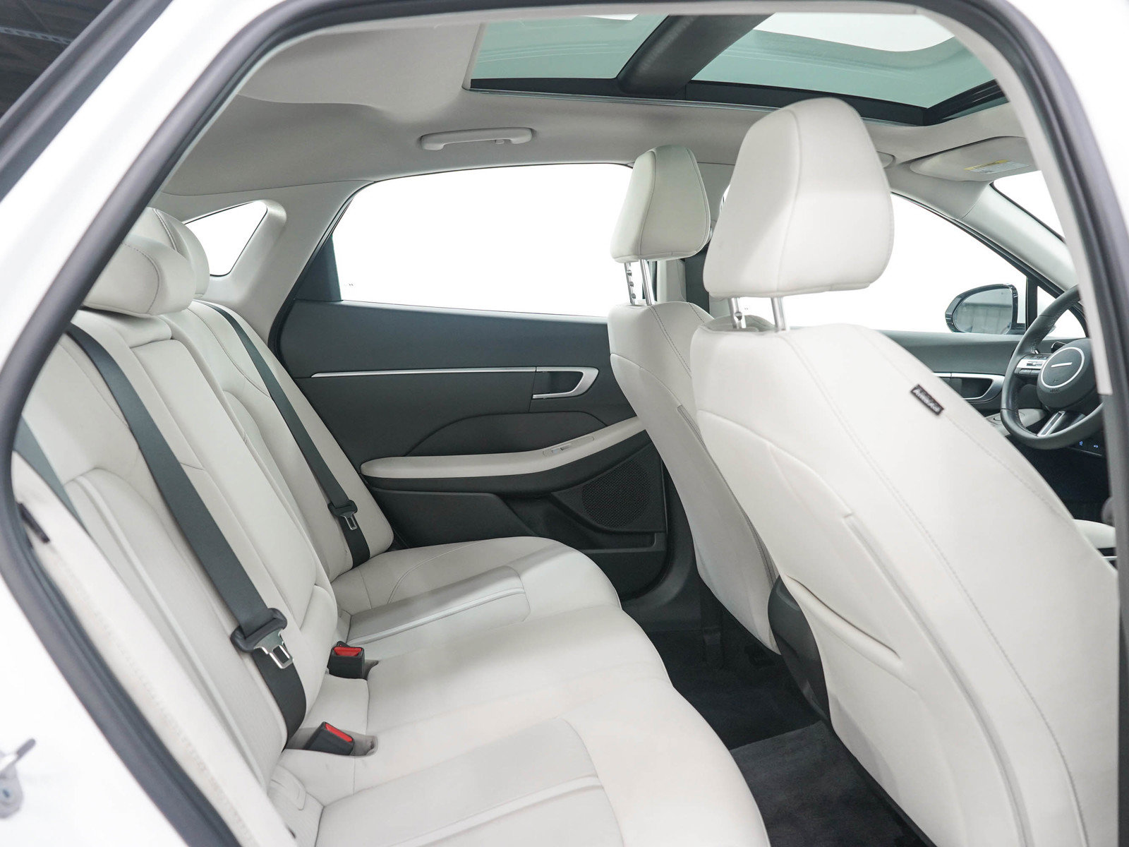 Used 2024 Hyundai Sonata SEL w/ Convenience Package FWD image 12