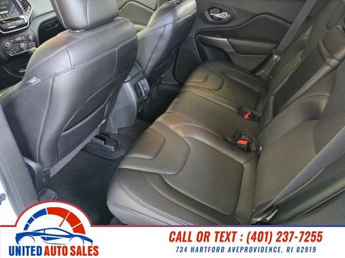Used 2019 Jeep Cherokee Limited AWD/4WD image 10