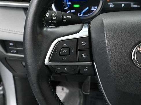 Used 2021 Toyota Highlander XLE image 28