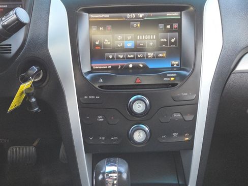 Used 2014 Ford Explorer XLT w/ Equipment Group 202A image 27