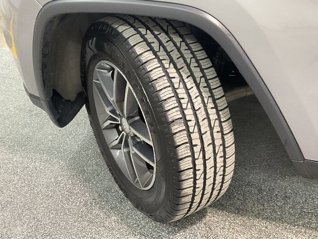 Used 2018 Jeep Grand Cherokee Limited AWD/4WD image 33