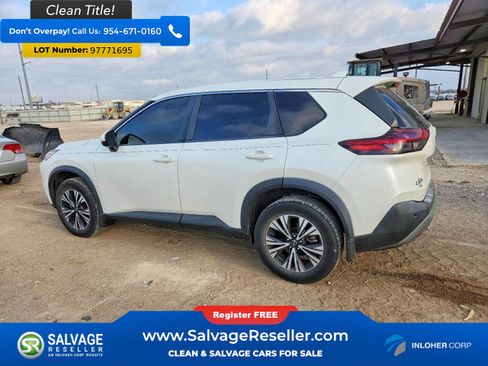 Used 2022 Nissan Rogue SV image 2
