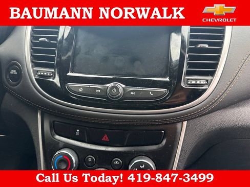 Used 2022 Chevrolet Trax LT w/ LT Convenience Package FWD image 10
