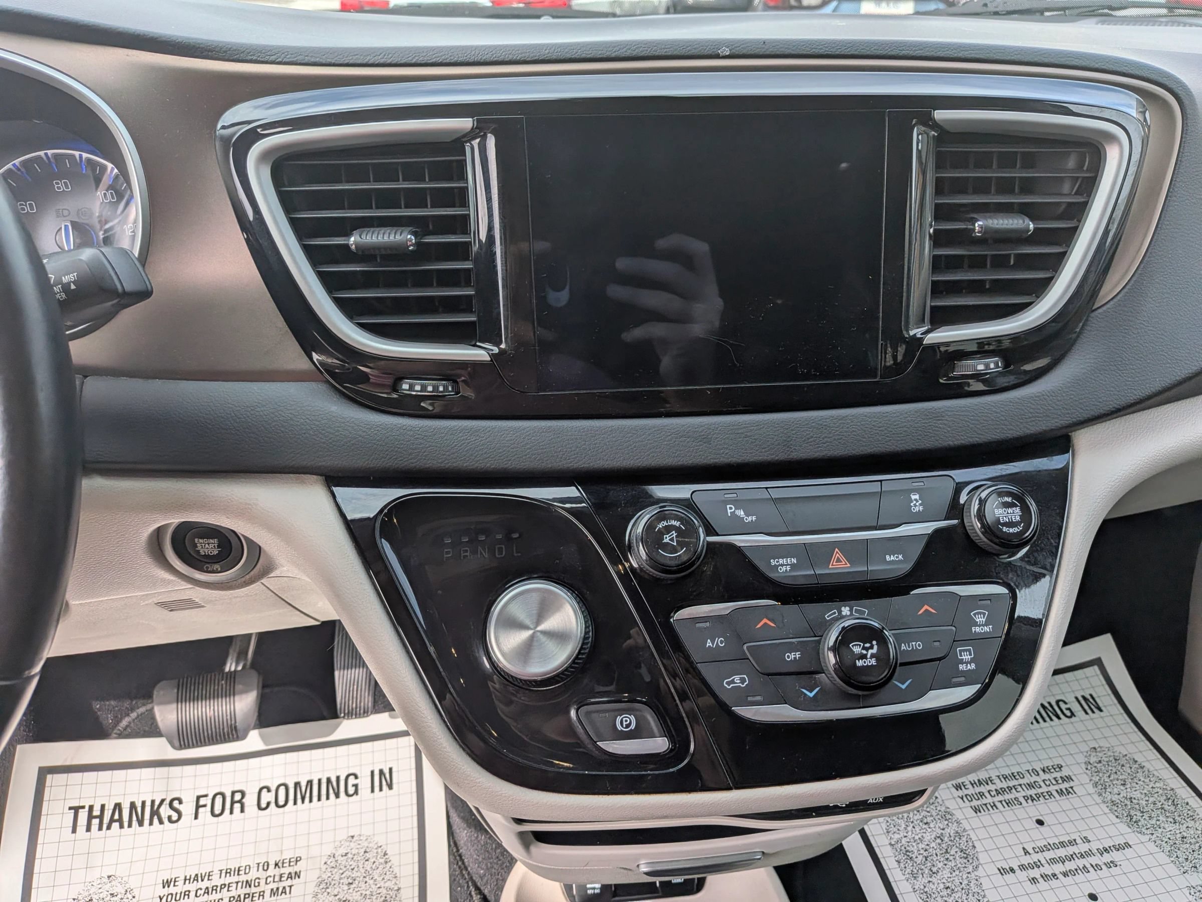 Used 2017 Chrysler Pacifica Touring-L w/ Tire & Wheel Group FWD image 19