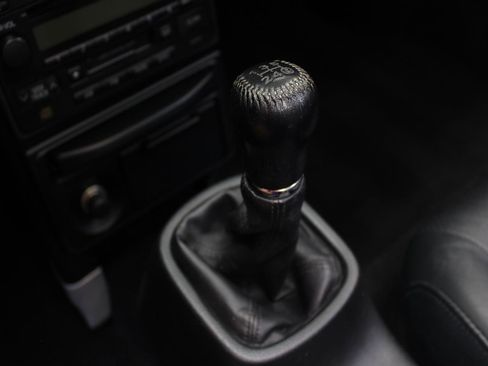 Used 2004 Toyota MR2 image 34