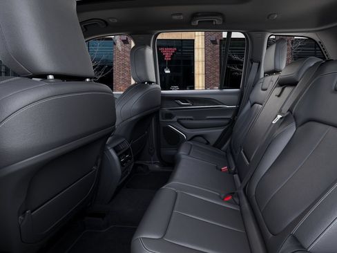 New 2026 Jeep Grand Cherokee Limited w/ Limited Altitude Package AWD/4WD image 23