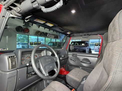 Used 2004 Jeep Wrangler X w/ Convenience Group AWD/4WD image 18