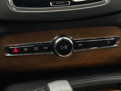 Used 2025 Volvo XC90 T8 Plus w/ Protection Package Premier image 17