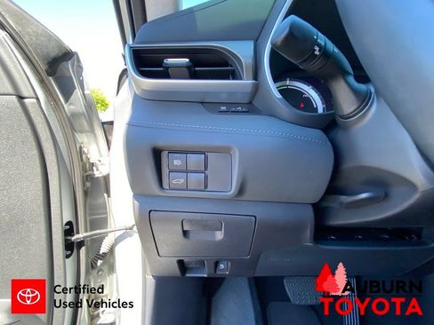 Certified 2024 Toyota Highlander XLE AWD/4WD image 41