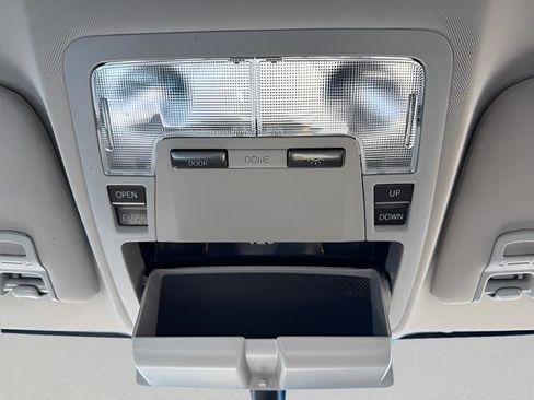 Used 2016 Toyota Avalon Touring FWD image 27