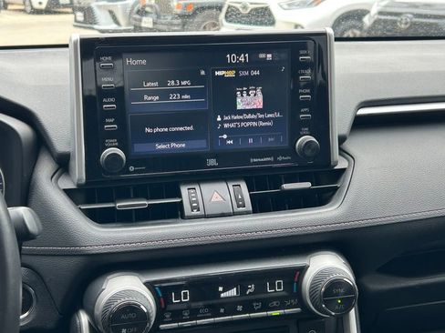 Used 2020 Toyota RAV4 XLE Premium FWD image 20