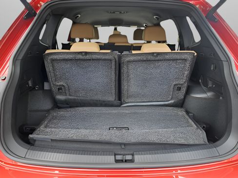 Used 2024 Volkswagen Tiguan SE FWD image 30