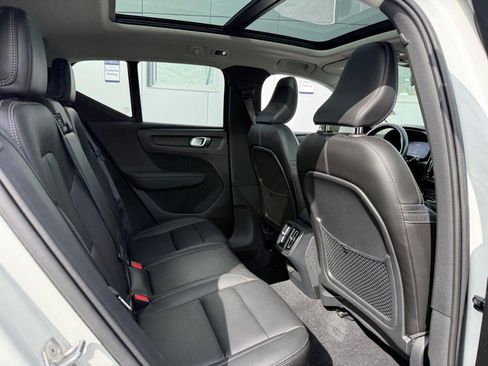Used 2019 Volvo XC40 T5 Momentum AWD/4WD image 11