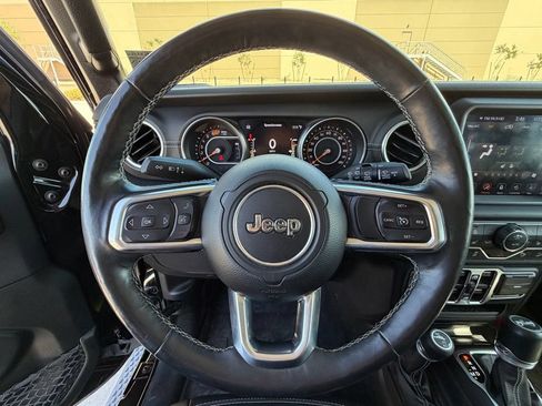 Used 2018 Jeep Wrangler Unlimited Sahara AWD/4WD image 13