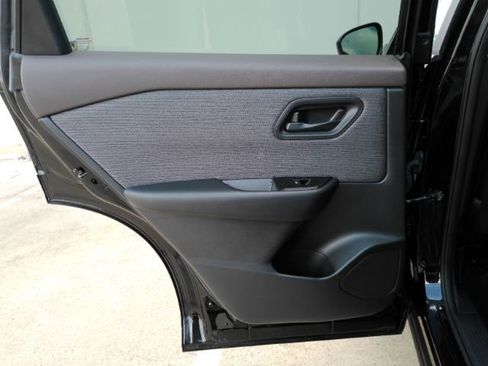 Used 2023 Nissan Rogue S FWD image 16