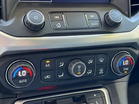 Used 2023 GMC Acadia SLE w/ Driver Convenience Package FWD image 30