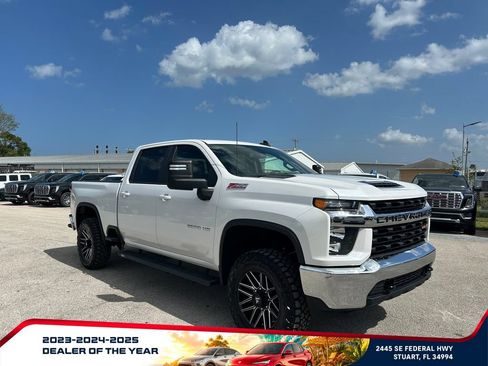 Used 2022 Chevrolet Silverado 2500 LT AWD/4WD image 2