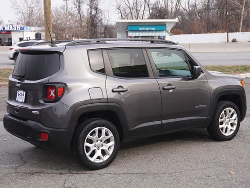 Used 2018 Jeep Renegade Latitude image 5