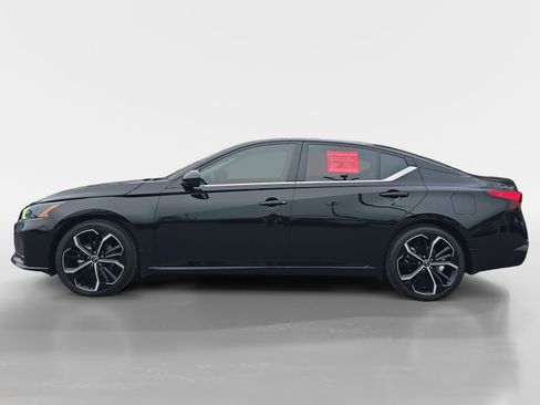 Certified 2023 Nissan Altima 2.5 SR w/ SR Premium Package image 2