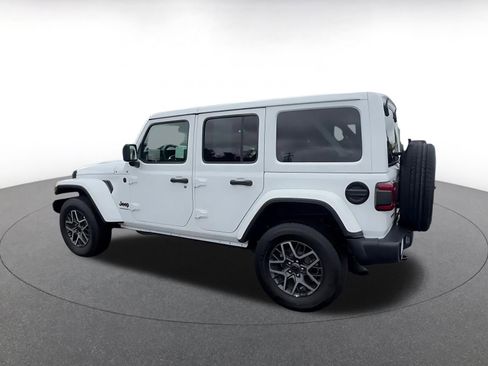 Used 2025 Jeep Wrangler Unlimited Sahara AWD/4WD image 10