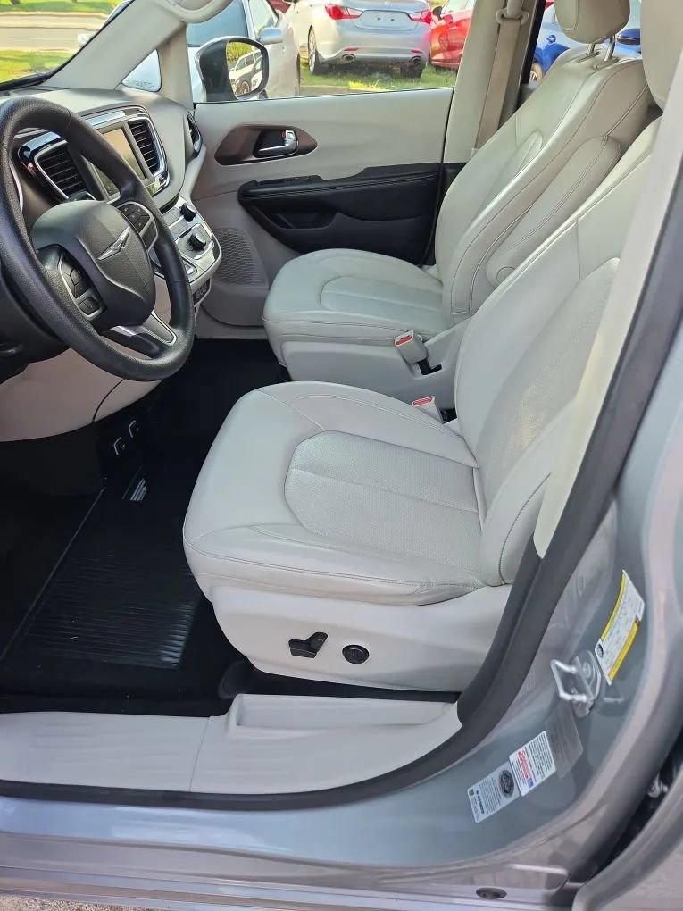 Used 2021 Chrysler Voyager Lxi FWD image 10