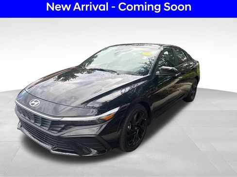 Used 2026 Hyundai Elantra Sport FWD image 2