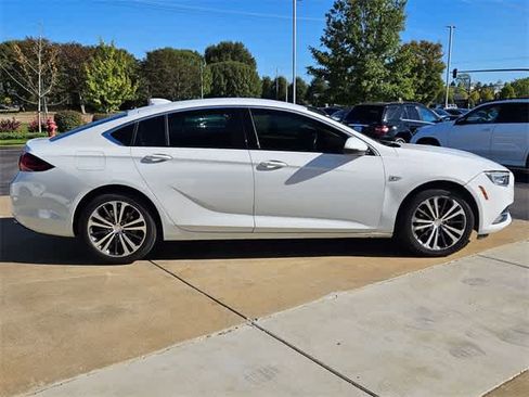 Used 2019 Buick Regal Preferred w/ Sights and Sounds Package image 8