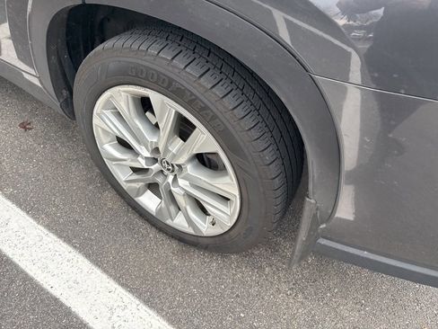 Used 2021 Toyota Highlander Limited image 9