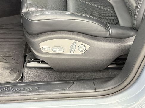 Certified 2024 Porsche Macan AWD/4WD image 16