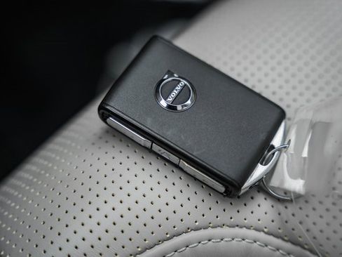 Used 2023 Volvo XC60 B5 Ultimate w/ Climate Package image 40