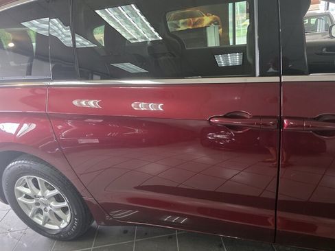 Used 2021 Chrysler Voyager LX FWD image 27