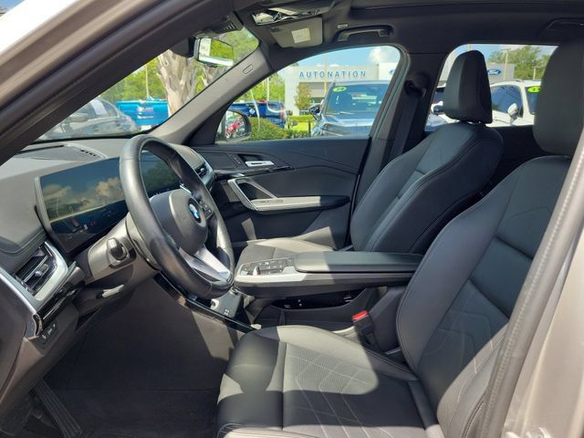 Used 2025 BMW X1 xDrive28i AWD/4WD image 3