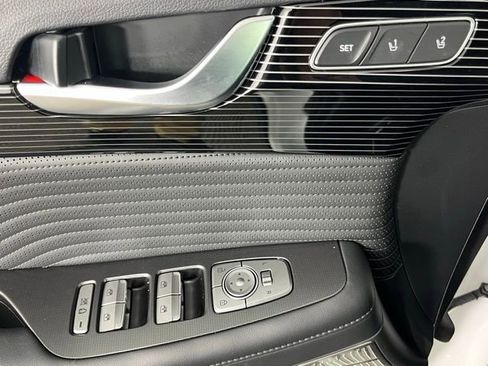 Used 2024 Hyundai Palisade Calligraphy image 21