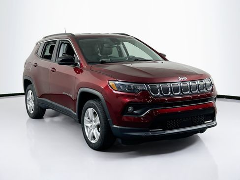 Used 2022 Jeep Compass Latitude AWD/4WD image 3