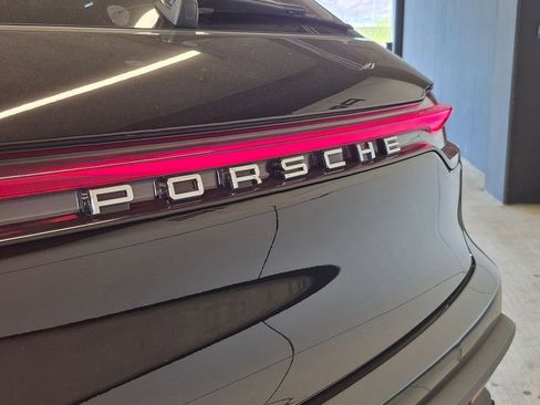 Certified 2026 Porsche Macan AWD/4WD image 4