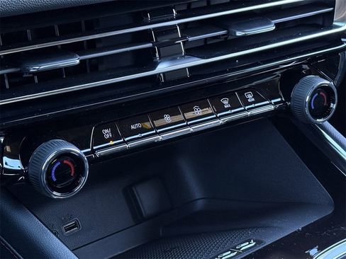 New 2026 Chevrolet Traverse RS image 18