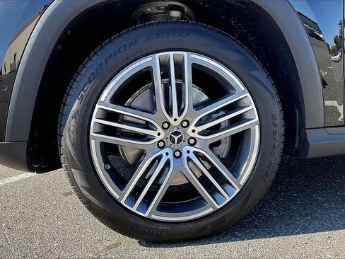 Used 2025 Mercedes-Benz GLS 450 4MATIC image 8