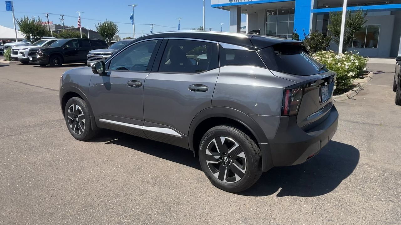 Used 2025 Nissan Kicks SR FWD image 5