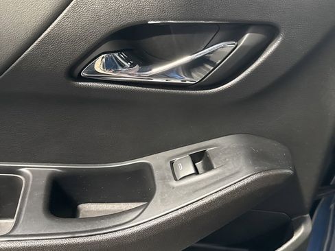 Used 2023 Chevrolet Traverse LT image 27